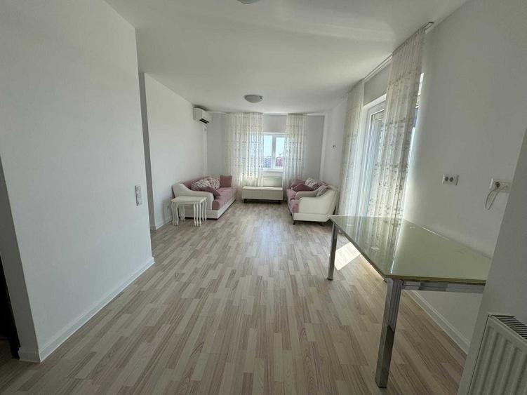 Apartament cu 3 camere semidecomandat în Titan
