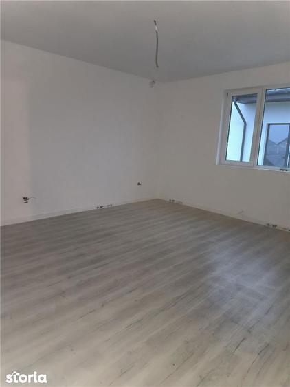 Casă cu 5 camere cu Teren 330 Mp în Central