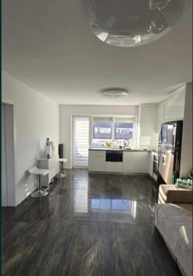 Apartament cu 2 camere semidecomandat în Sânpetru