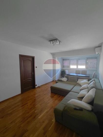 Apartament cu 2 camere semidecomandat, mobilat în Titan