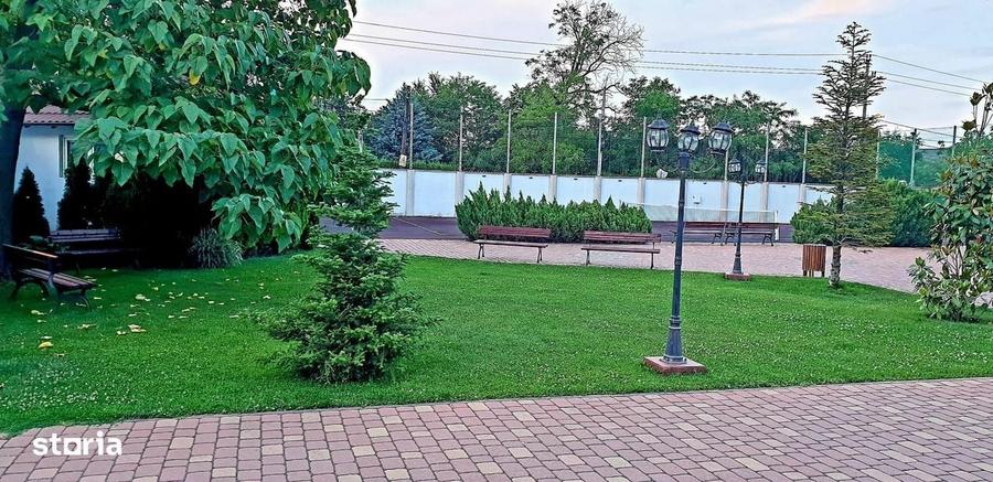 Casă cu 4 camere cu Teren 3000 Mp în Central