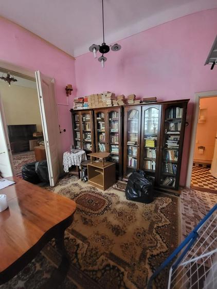 Casă individuală cu 6 camere cu Teren 489 Mp în Central