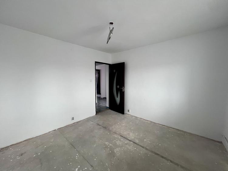 Apartament cu 3 camere decomandat în Timocului-Șaguna
