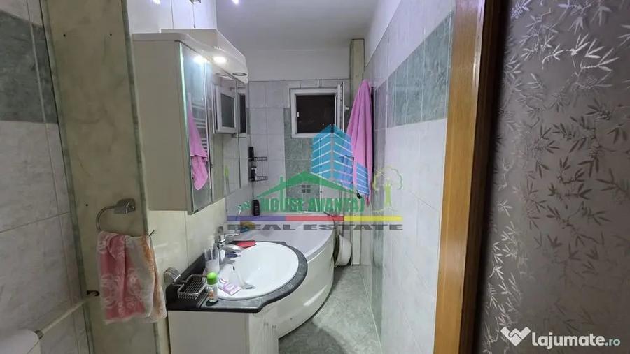 Apartament cu 3 camere decomandat în Central