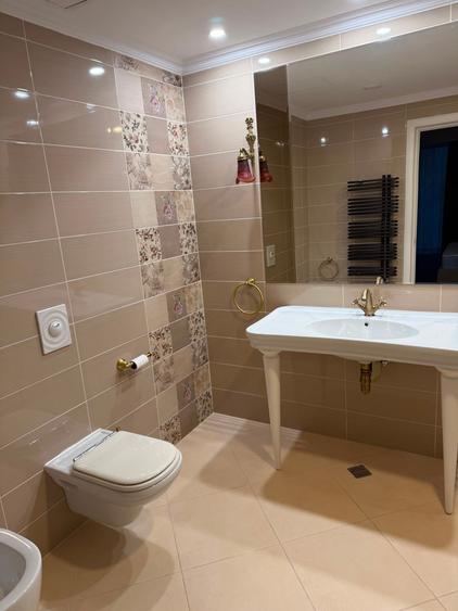 Apartament cu 3 camere semidecomandat în Kiseleff