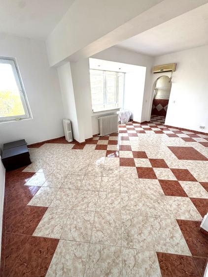 Garsonieră semidecomandată în Universitate