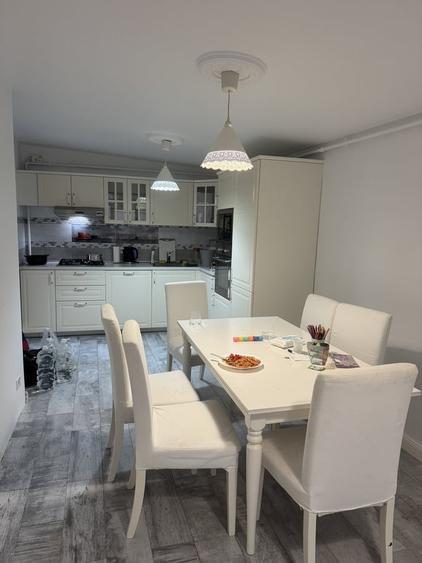 Apartament cu 3 camere decomandat în Aviației