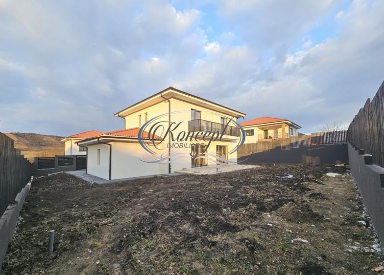 Casă individuală cu 4 camere cu Canalizare în Chinteni