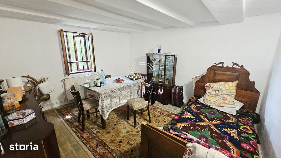 Casă cu 6 camere cu Teren 3250 Mp în Central