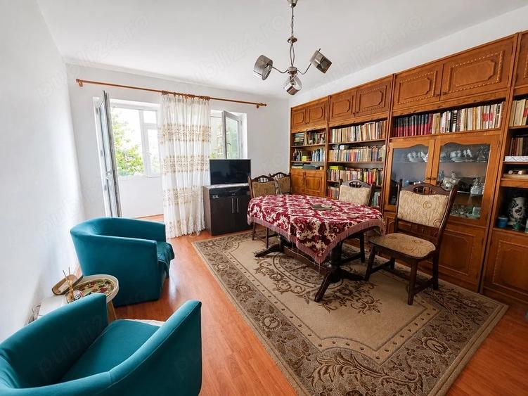 Apartament cu 4 camere decomandat în Central