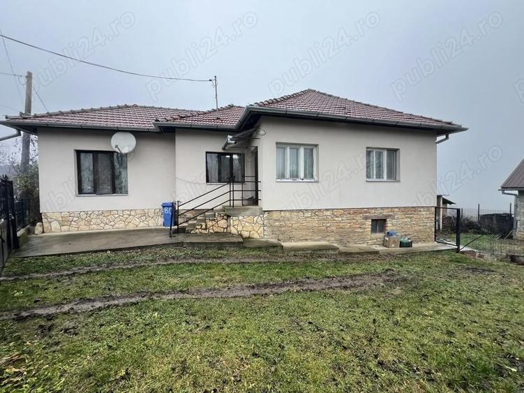 Casă cu 3 camere cu Teren 1114 Mp în Vechea