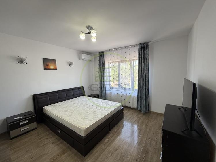 Casă individuală cu 5 camere cu Canalizare în Cârcea