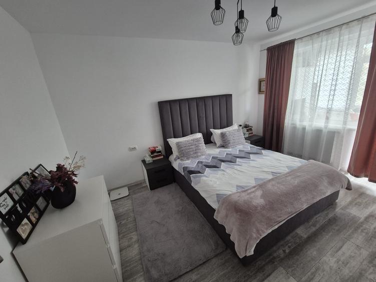 Apartament cu 3 camere semidecomandat, mobilat în Hipodrom