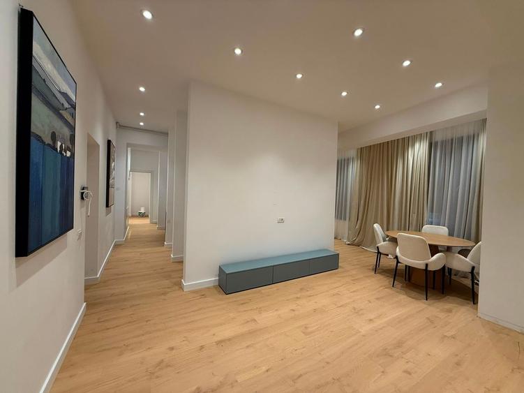 Apartament cu 3 camere semidecomandat, mobilat în Ferdinand