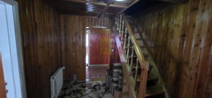 Casă individuală cu 9 camere cu Canalizare în Nord