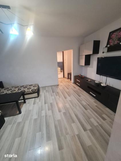 Apartament cu 3 camere semidecomandat în Militari