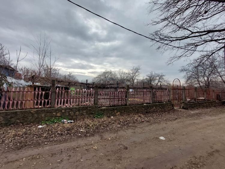 Teren Construcții intravilan de 2300 mp, în Kamsas