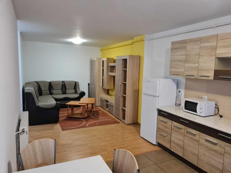 Apartament cu 3 camere decomandat în Dâmbul Rotund