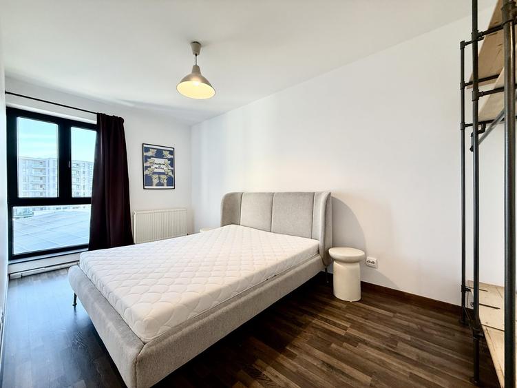 Apartament cu 3 camere semidecomandat, mobilat în Băneasa