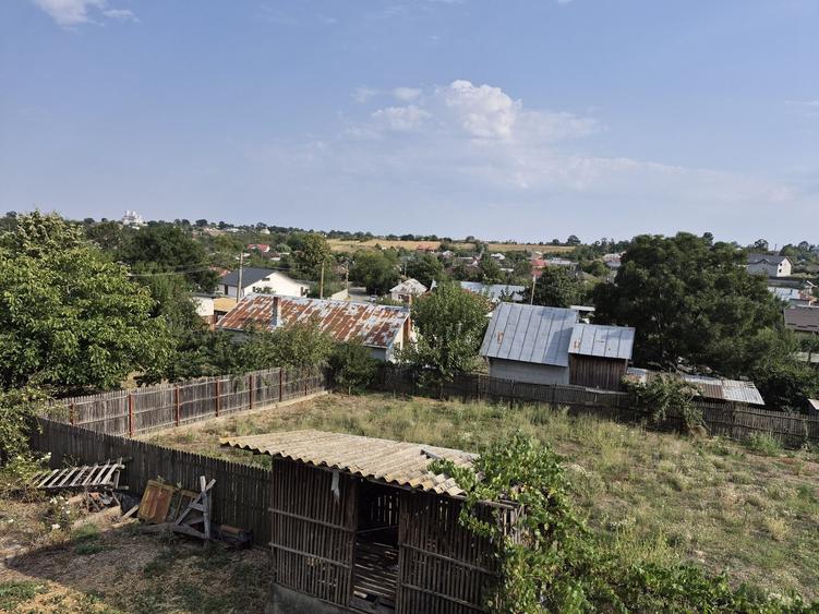 Casă cu 4 camere în Bălteni