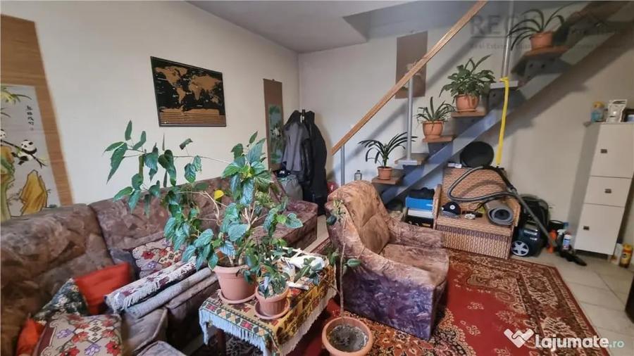 Casă cu 5 camere cu Teren 240 Mp în Zizin