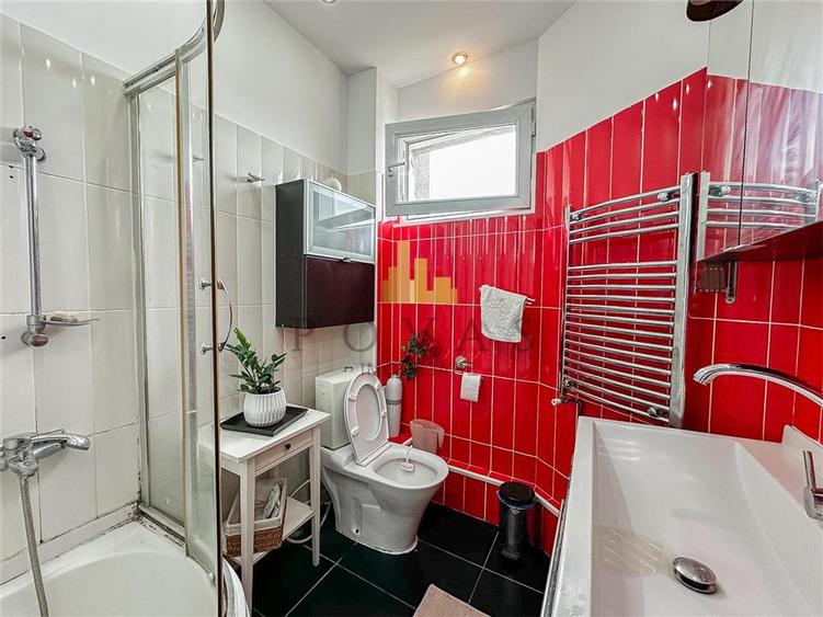 Apartament cu 4 camere semidecomandat, mobilat în Grădina Icoanei