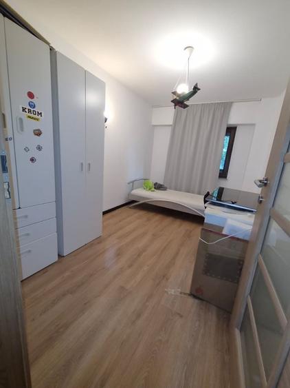 Apartament cu 4 camere decomandat în Central