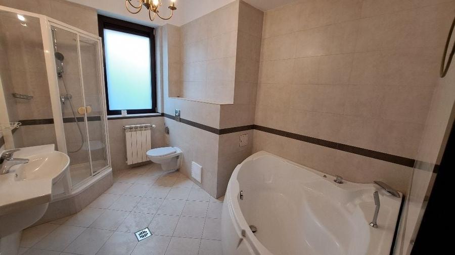 Apartament cu 4 camere decomandat în Aviatorilor