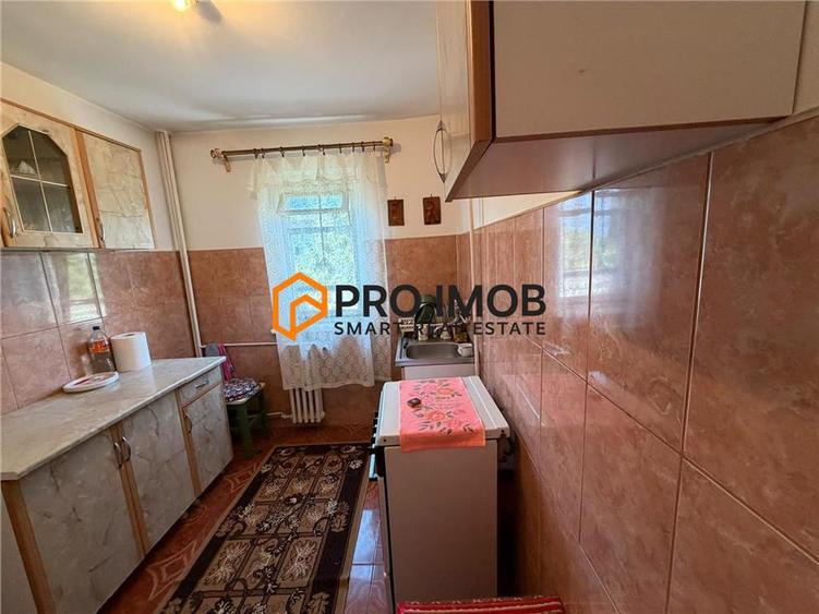 Apartament cu 3 camere decomandat în 1 Decembrie