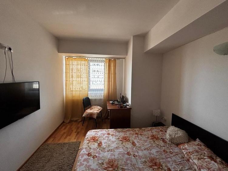 Apartament cu 3 camere decomandat, mobilat în Central