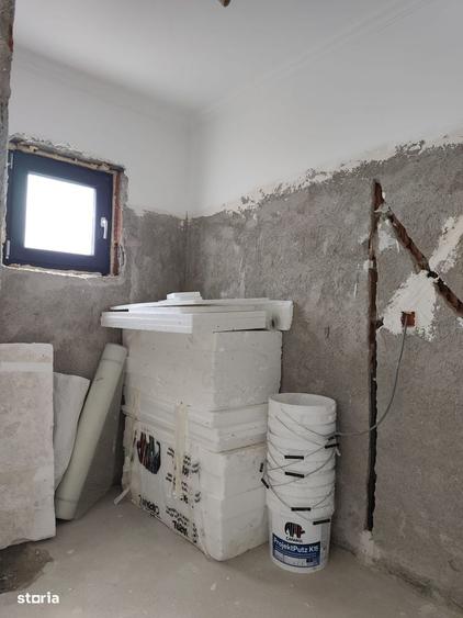 Casă cu 4 camere cu Teren 500 Mp în Săbăreni
