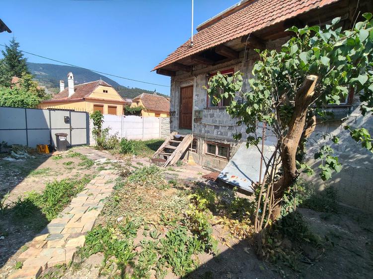 Casă cu 2 camere în Central