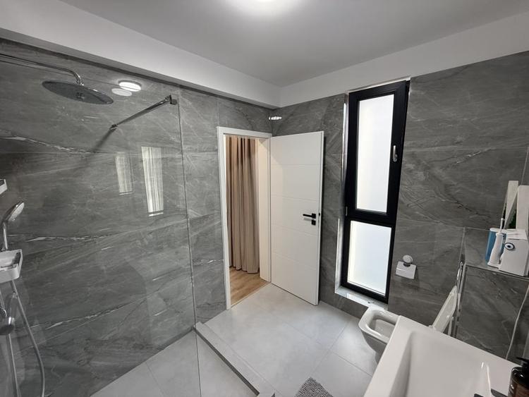 Casă cu 4 camere cu Teren 156 Mp în 1 Decembrie