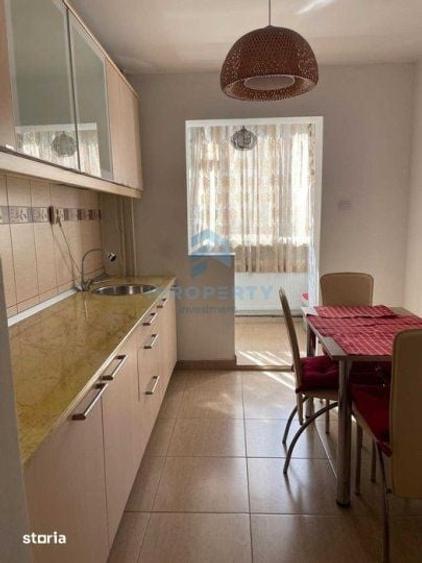 Apartament cu 3 camere semidecomandat în Tei
