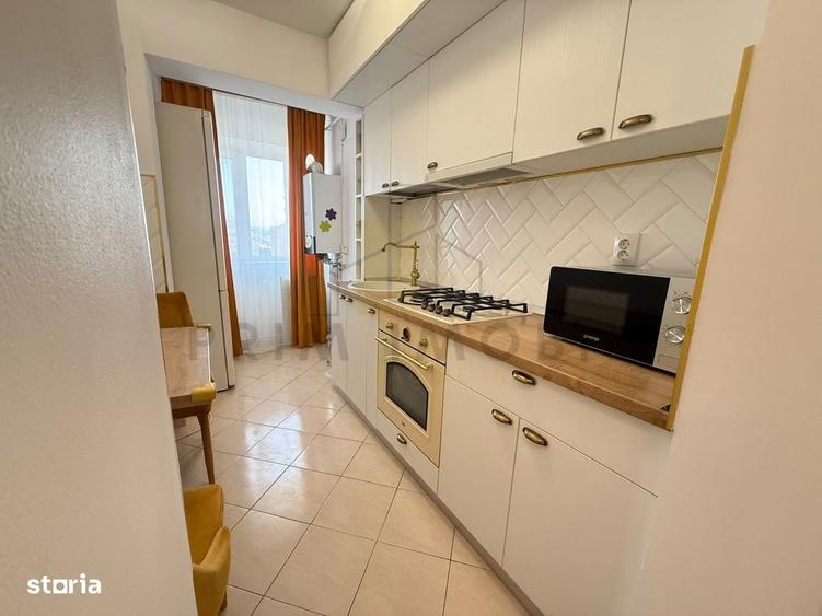 Apartament cu 2 camere decomandat în Hala Centrală