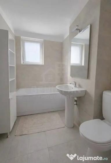 Apartament cu 3 camere semidecomandat în Central
