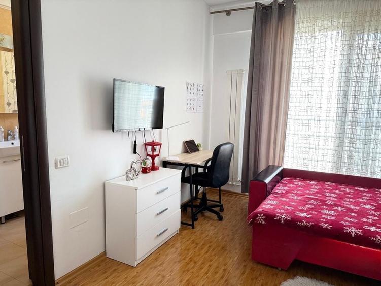 Apartament cu 3 camere decomandat în Palazu Mare