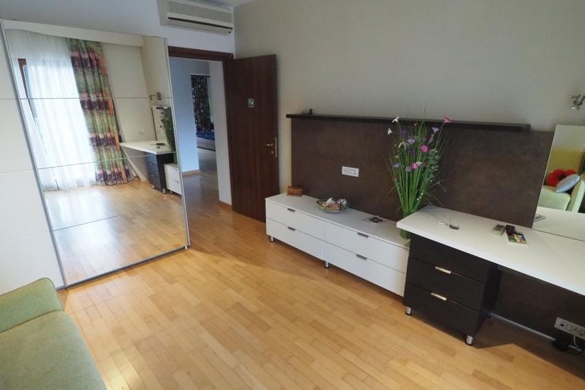 Duplex cu 6 camere cu Canalizare în Central
