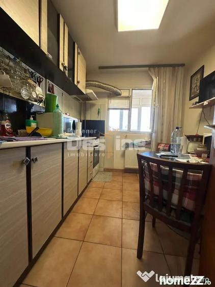 Apartament cu 3 camere decomandat, mobilat în Vitan