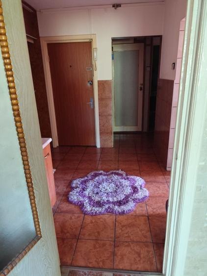 Apartament cu 3 camere semidecomandat în Fizicienilor