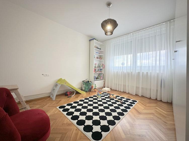 Apartament cu 3 camere decomandat, mobilat în Ultracentral