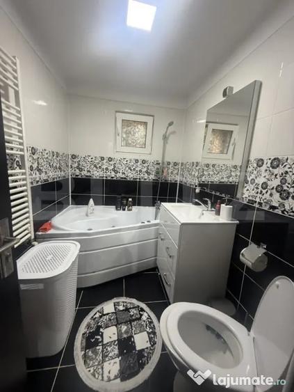 Apartament cu 3 camere decomandat în Micro 3