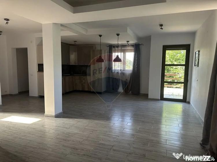 Casă cu 4 camere cu Teren 622 Mp în Girov