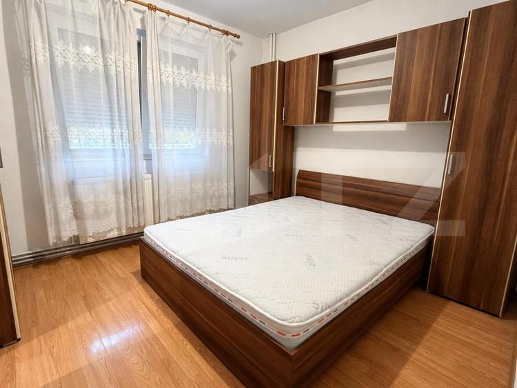 Apartament cu 3 camere decomandat, mobilat în Tractorul