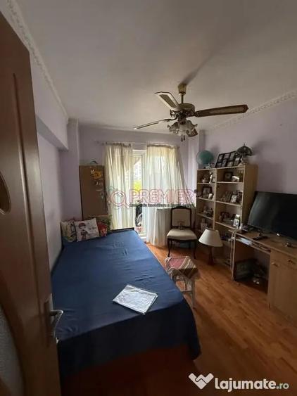 Apartament cu 4 camere semidecomandat în Berceni