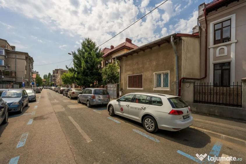 Casă cu 7 camere cu Teren 459 Mp în Ferdinand