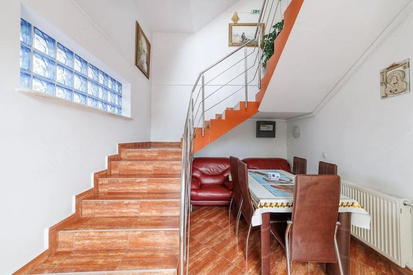 Casă cu 9 camere cu Teren 224 Mp în Găvana