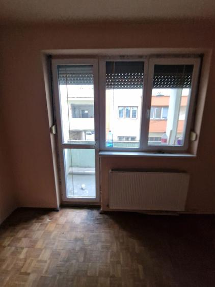 Apartament cu 3 camere semidecomandat în Ultracentral