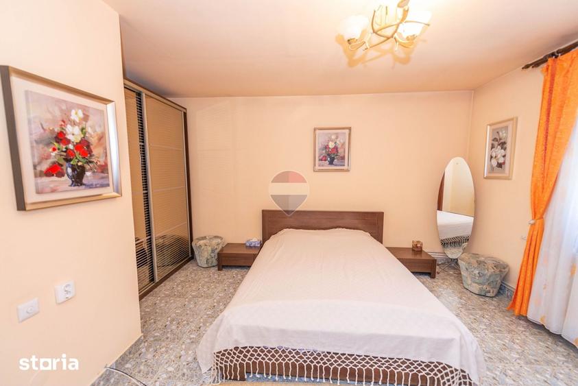 Casă cu 6 camere cu Teren 1000 Mp în Central