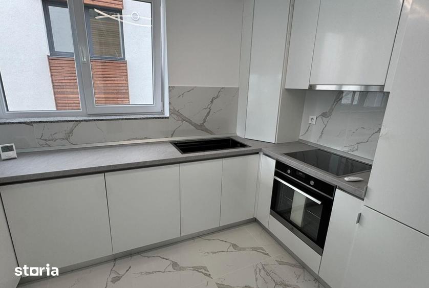Apartament cu 3 camere decomandat în Cristian